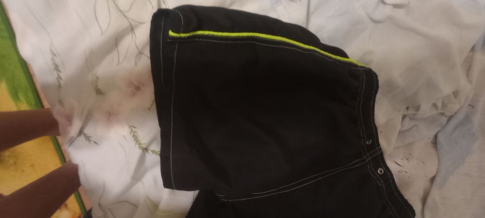 Черно-зелени къси гащи