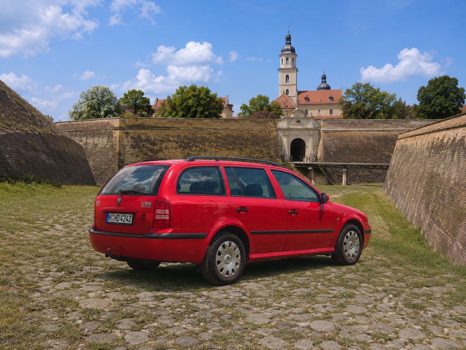 SKODA Octavia model 2010 1.6 benzină variante auto