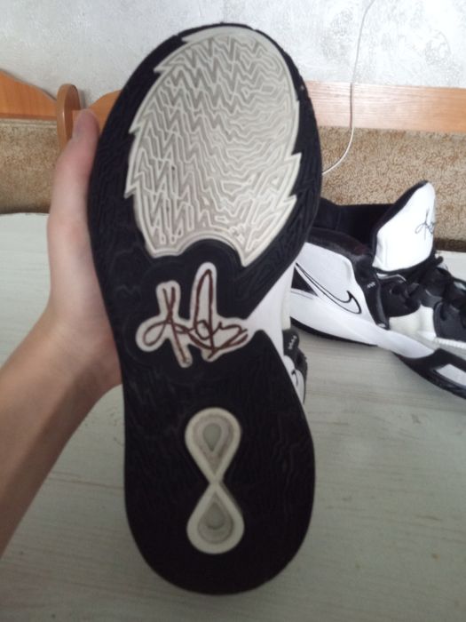 Баскетбольные кроссовки Кайри 8