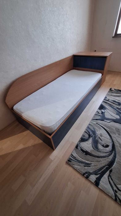 Детско обзавеждане.Единично легло с ракла,матрак,рамка и два гардероба