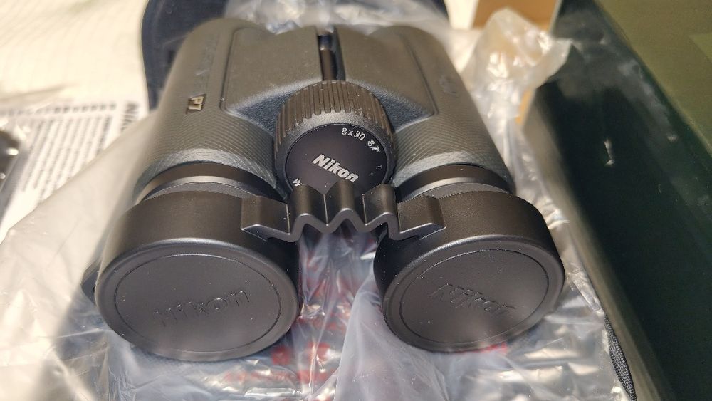 Бинокль Nikon Prostaff P7 8x30