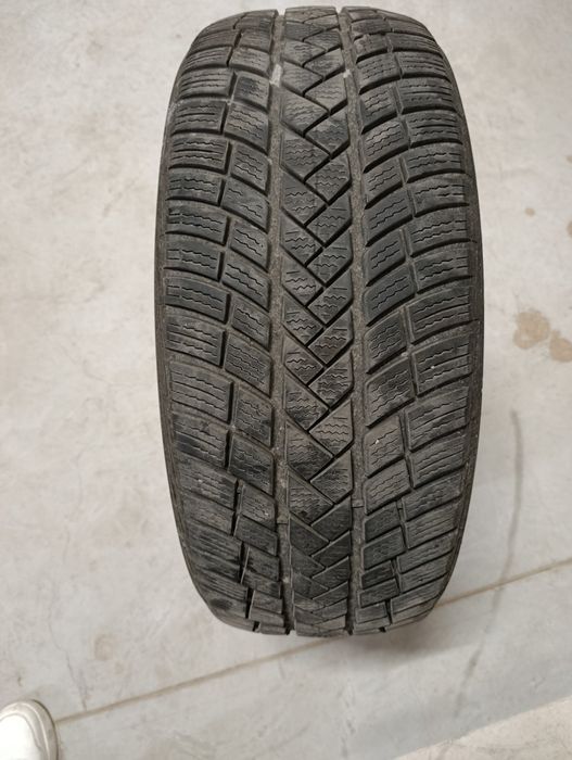 Зимни гуми Vredestein XL 215/55/17 4бр