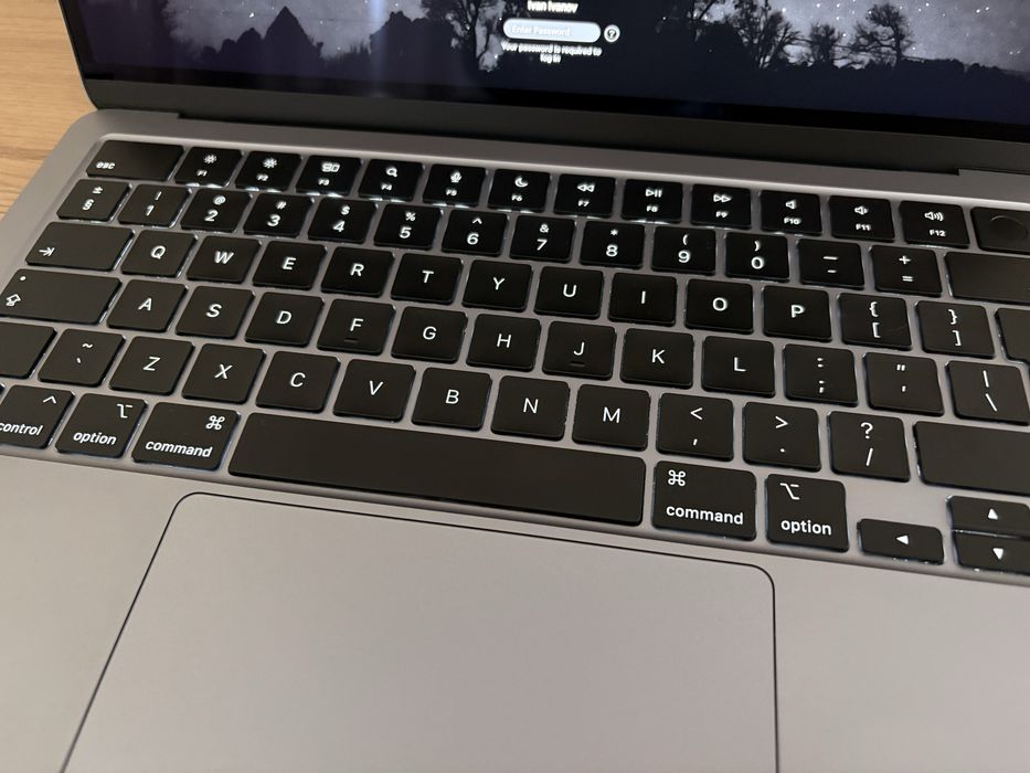 Macbook air m3 13" 2024 / 8 GB RAM / 256 GB storage