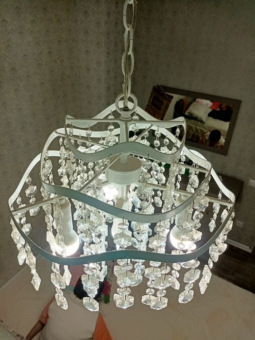 Люстра на поталок