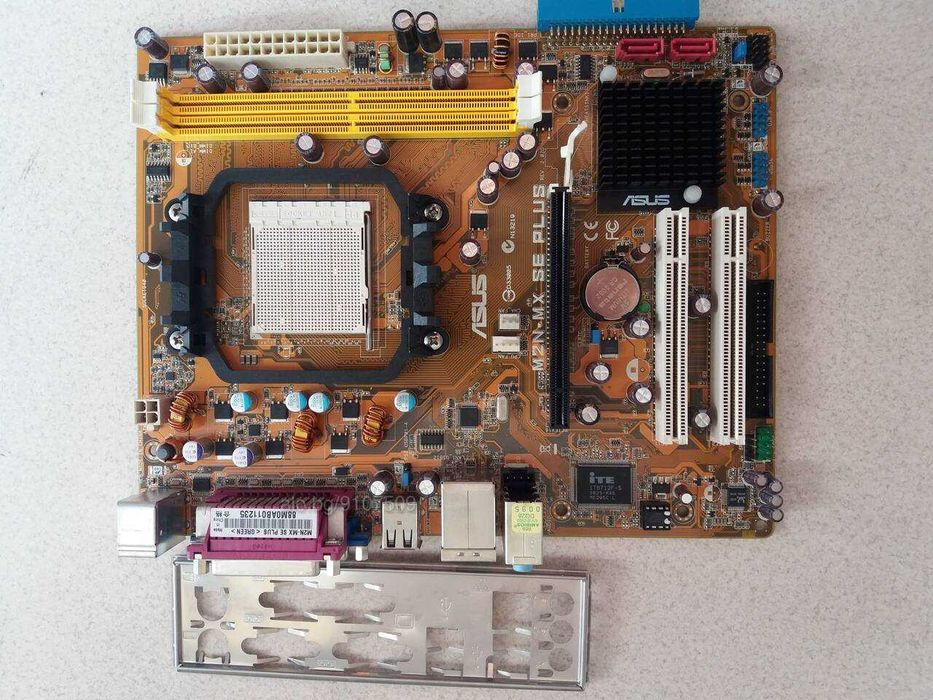 Asus M2N-MX SE Plus/Athlon 64 X2 4400/4GB