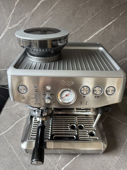 Кафемашина за еспресо SAGE Barista Express Impress + кафемелачка + аксесоари | Отлично състояние