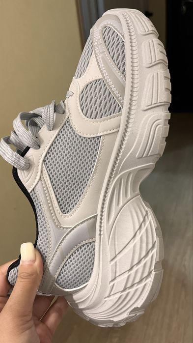 Кроссовки, обувь