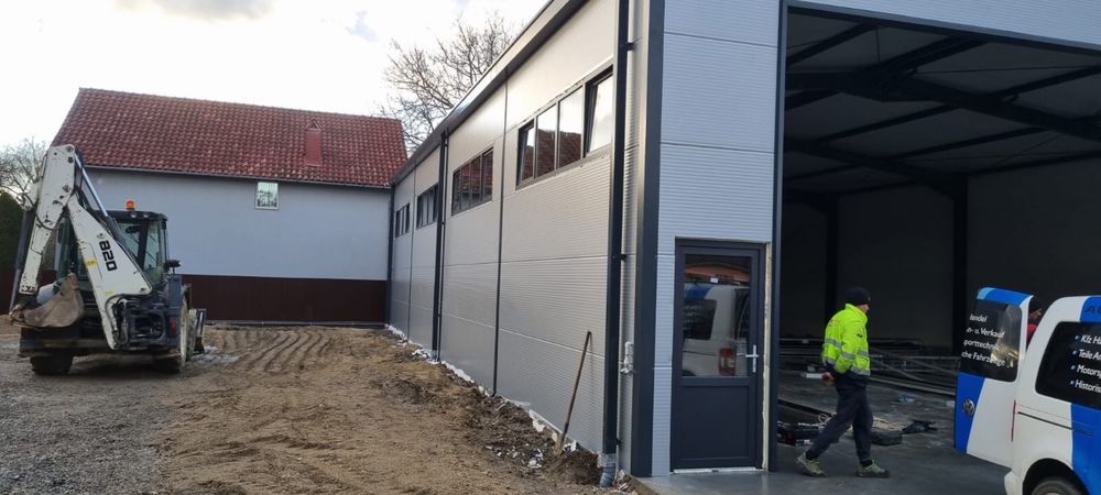 HALA METALICA 8x20x4H cu panouri sandwich