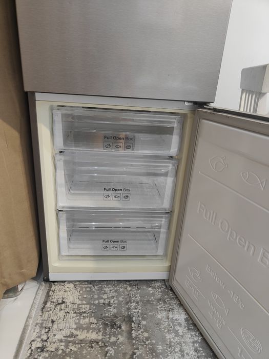 Холодильник Samsung