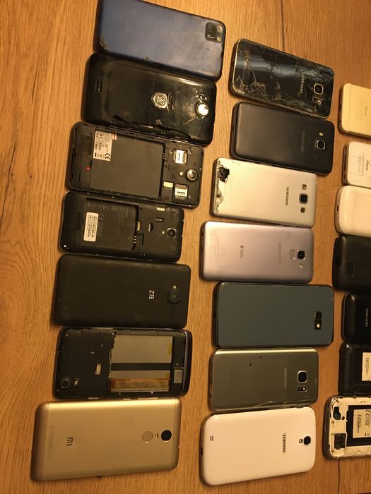 Различни видове Телефони за ремонт или за части