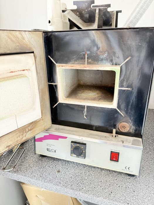 Vand castomat si cuptor calcinare de tehnica dentara.