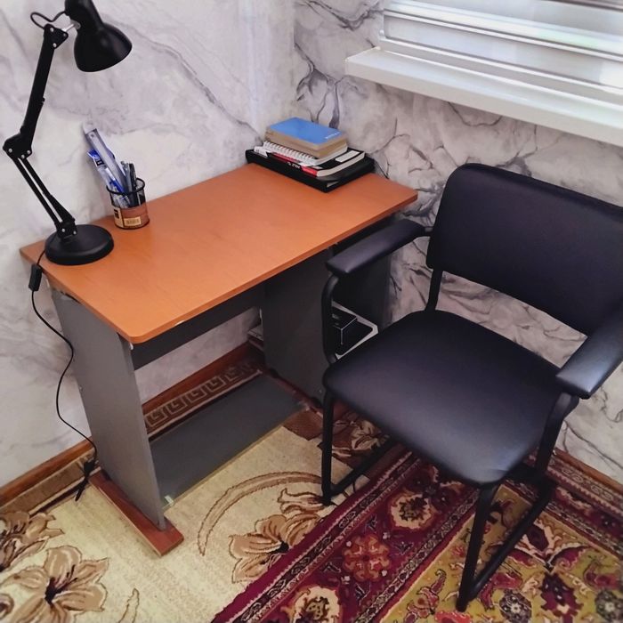 Stol-stul complect sotiladi