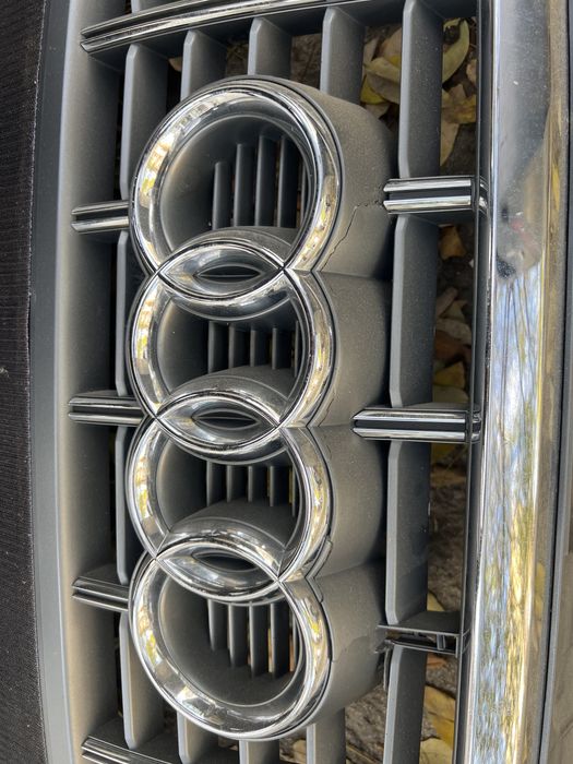 Audi S3 8P  оригинална предна решетка
