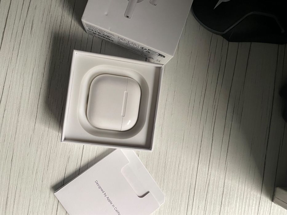 Vand Airpods4 fara uz