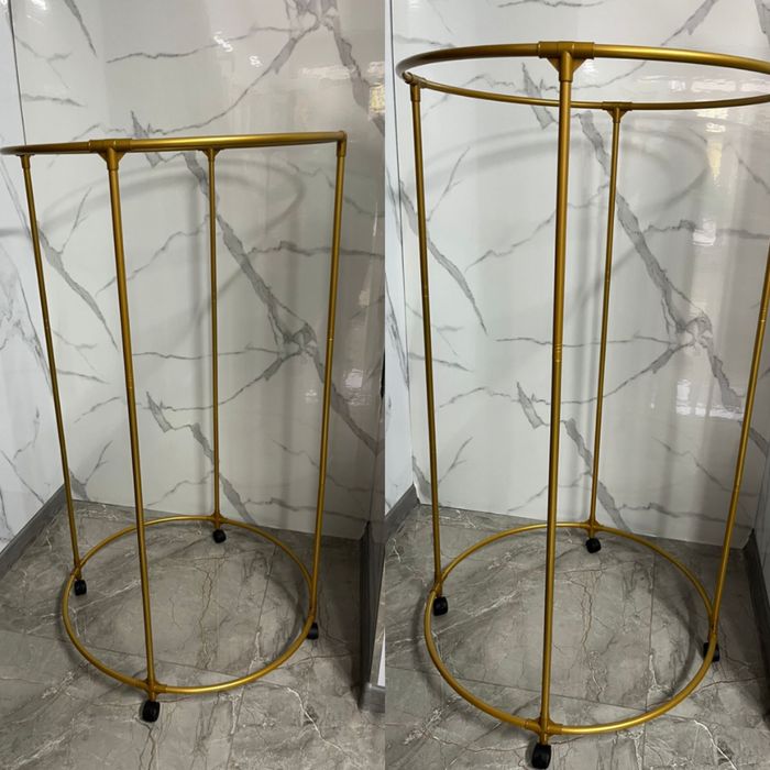 Продаютя вешалки