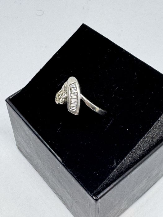 сребърен дамски пръстен 3.35гр 925