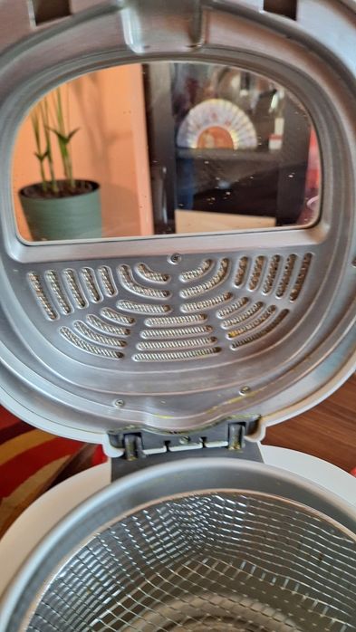 Фритюрник Tefal.