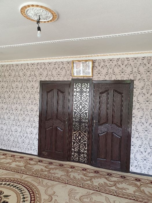 Uy sotiladi srochna 11 sotix mebellari bilan