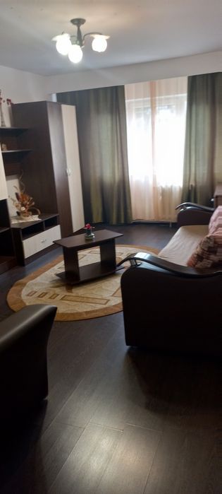 Închiriez apartament