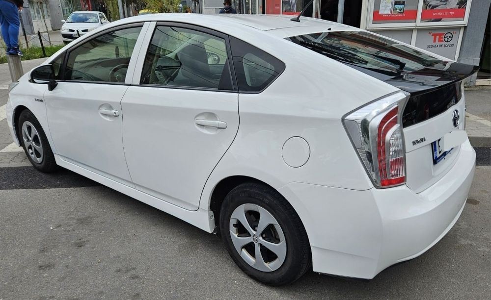 Închiriez Toyota Prius,HIBRID ,FACE-LIFT, Bolt -Uber, AUTOMAT