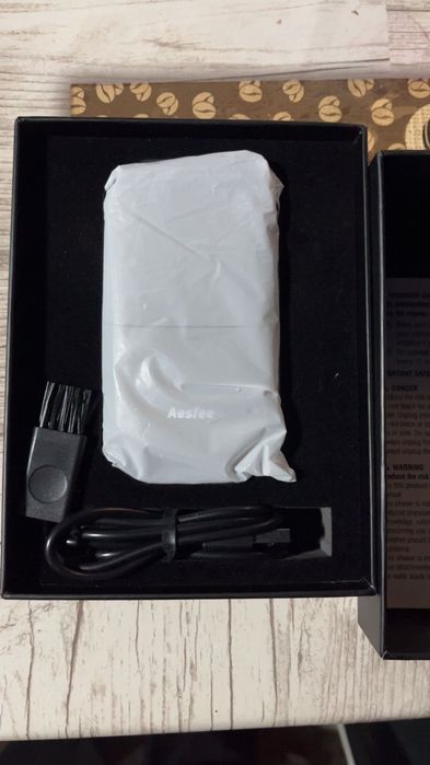 Продавам електрическа фолио  самобръсначка Aesfee Dual-Action Compact Foil Shaver