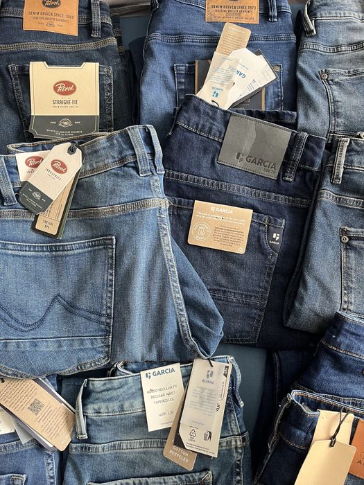 Jeans pentru barbați.