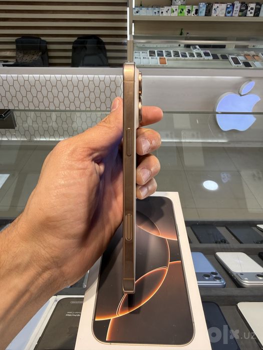16 Pro Max Desert titanium