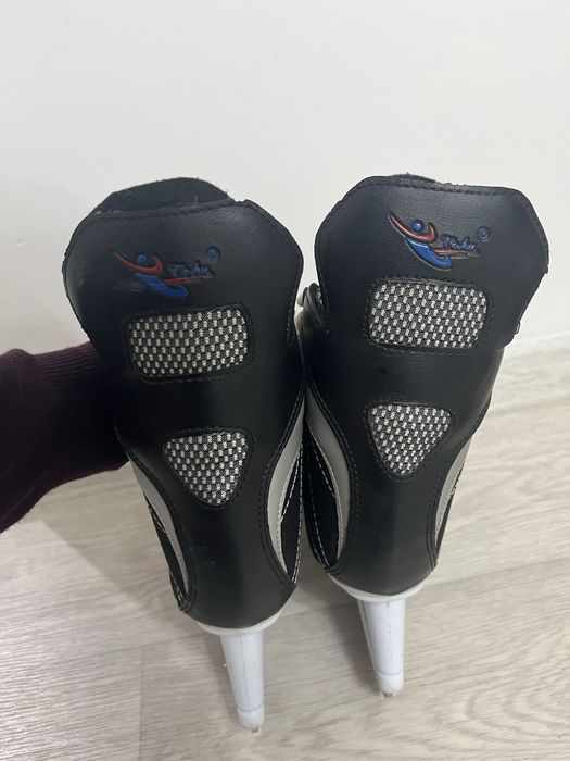 Коньки хоккейные