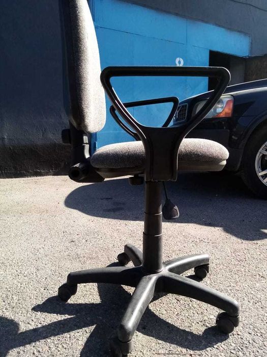 Продам Стулья на колесиках