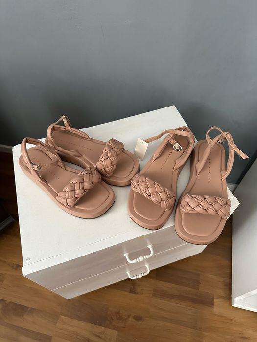 Женские босоножки