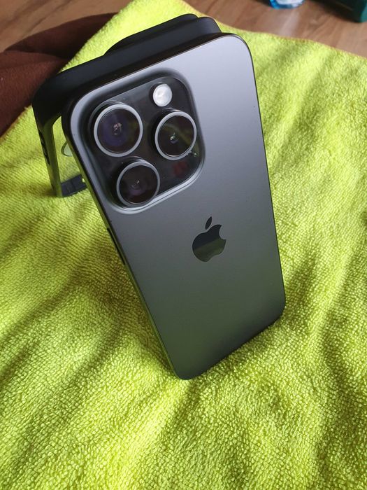 iPhone 15 Pro pentru piese – Carcasă completă Titanium (Șasiu + Spate): Stare impecabilă.
