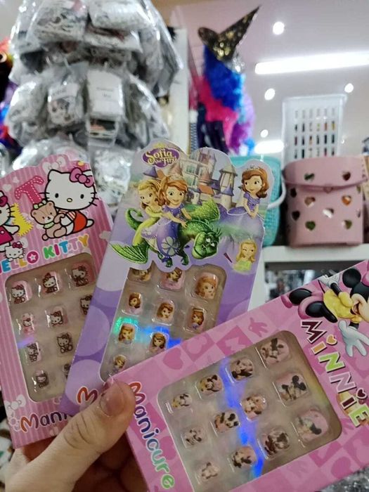 Накладные ногти , маникюр