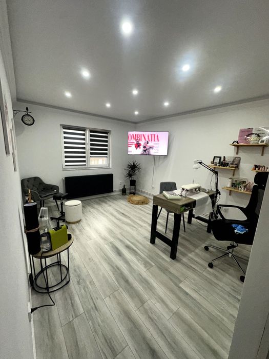 Se vinde garsonieră modernă, complet renovată de la 0, situată într-o zonă foarte liniștită din Blaj – Câmpia Libertății (G3, etaj 1).