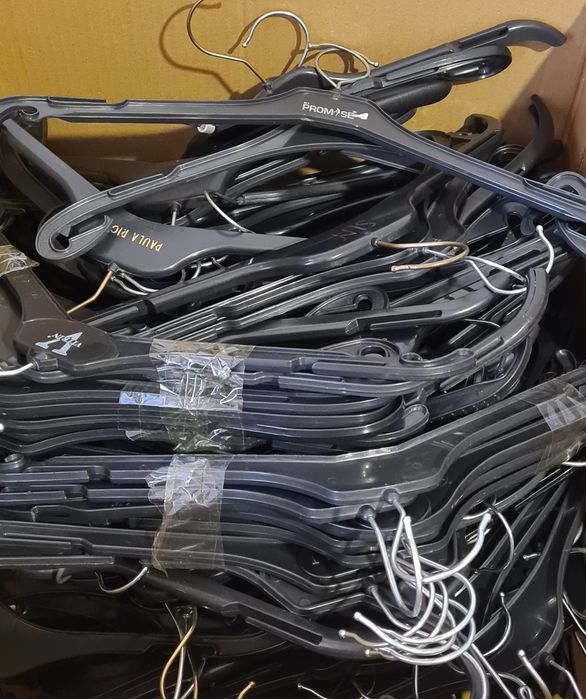 Продам вешалки дёшево