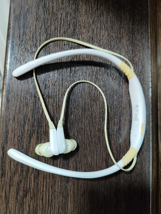 Беспроводные наушники level