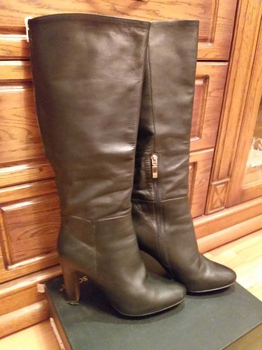 Продаются сапоги