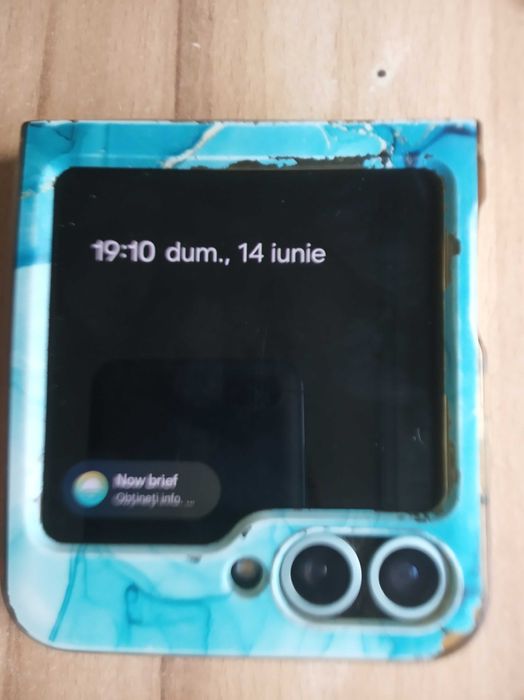 Vând telefon  Samsung Z Flip 6