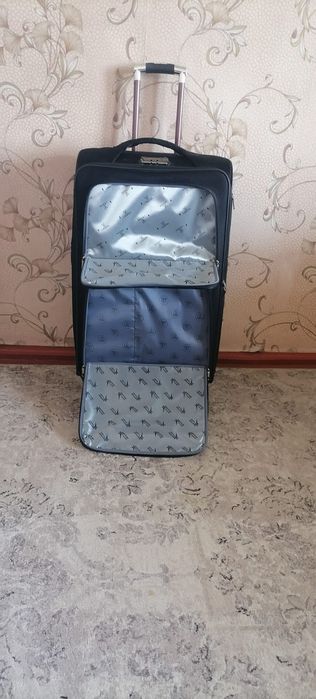 Продам  чемодан.