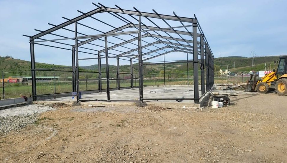 Vand hala metalica sau schimb cu auto facem orice dimensiuni doriti de