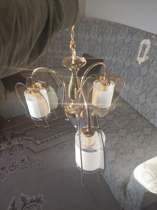 Продам люстру в хорошем состоянии