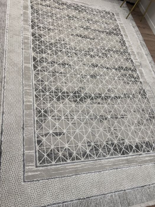 Продам ковер в отличном состоянии