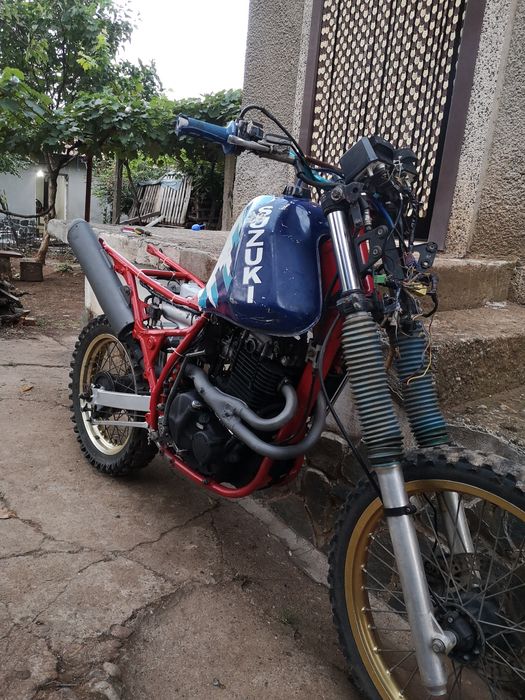 Suzuki DR 600cc.