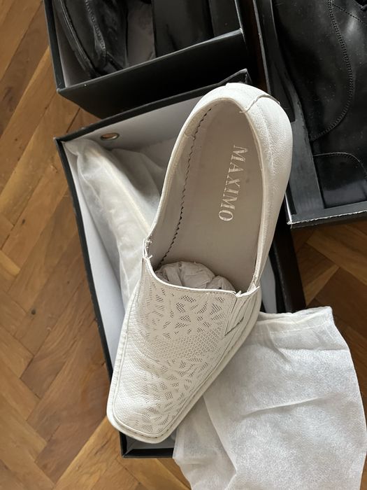 Обувка - два чифта последни