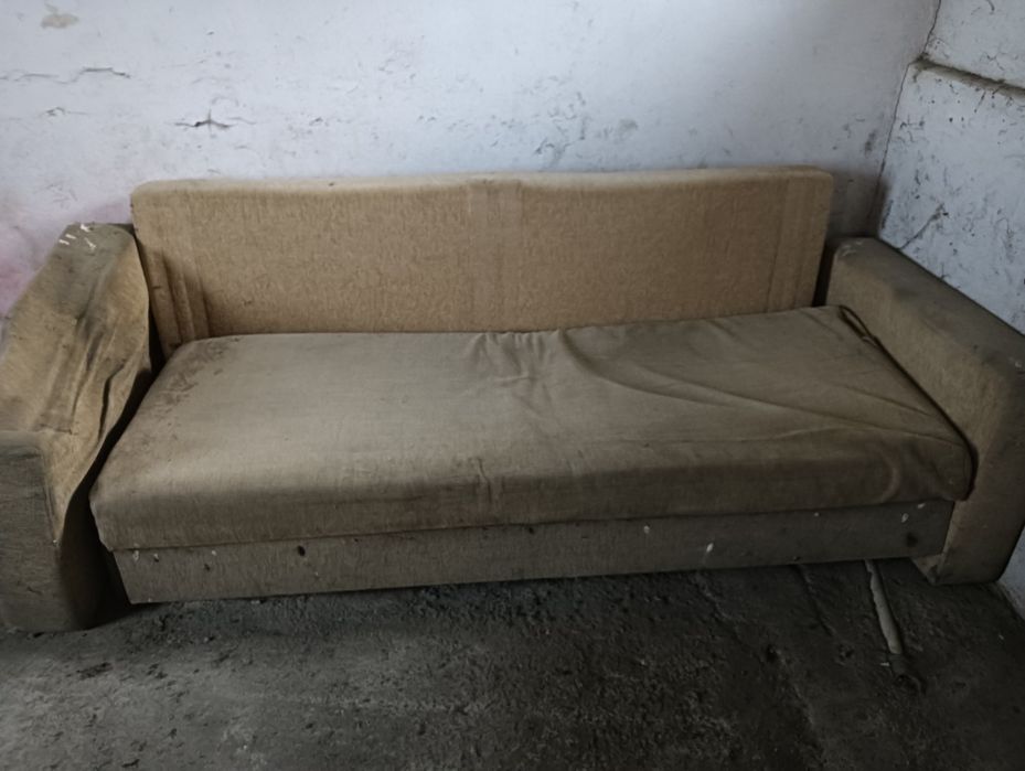 Vand canapeaua estensibila