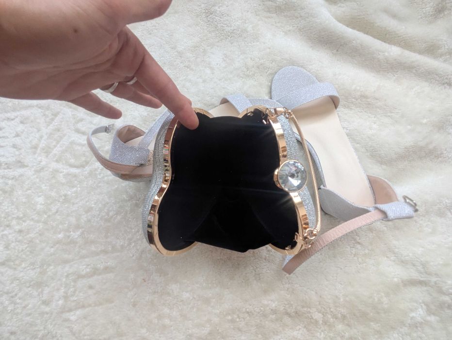 Продавам сандали и чанта