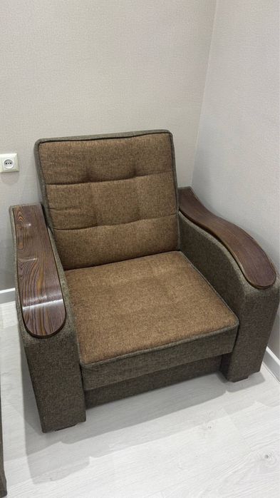 Продаётся раскладной диван и два кресла
