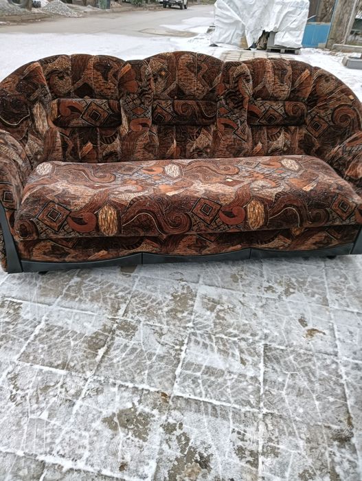 Плюшен диван от пет части.