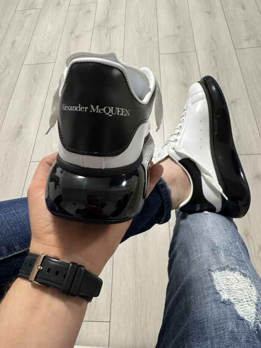 Adidasi Barbati Alexander Mcq. Alb & Negru Silicon!