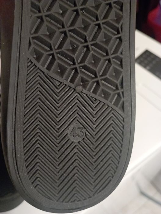 Vând Tenesi noi Nr 43