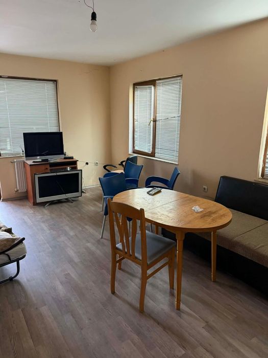 Дава се под наем Двустаен апартамент в Айтос - 70 кв.м за 350 € - Снимка #1